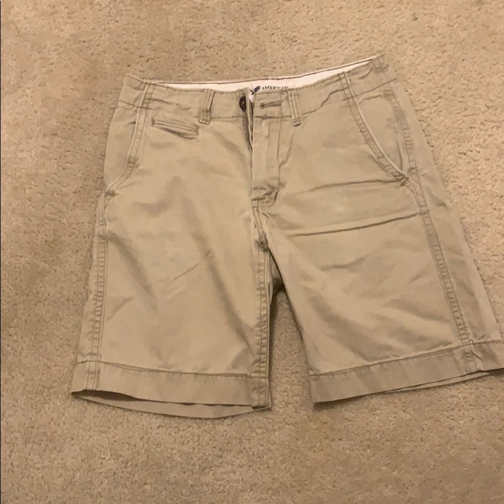 Men’s khaki shorts